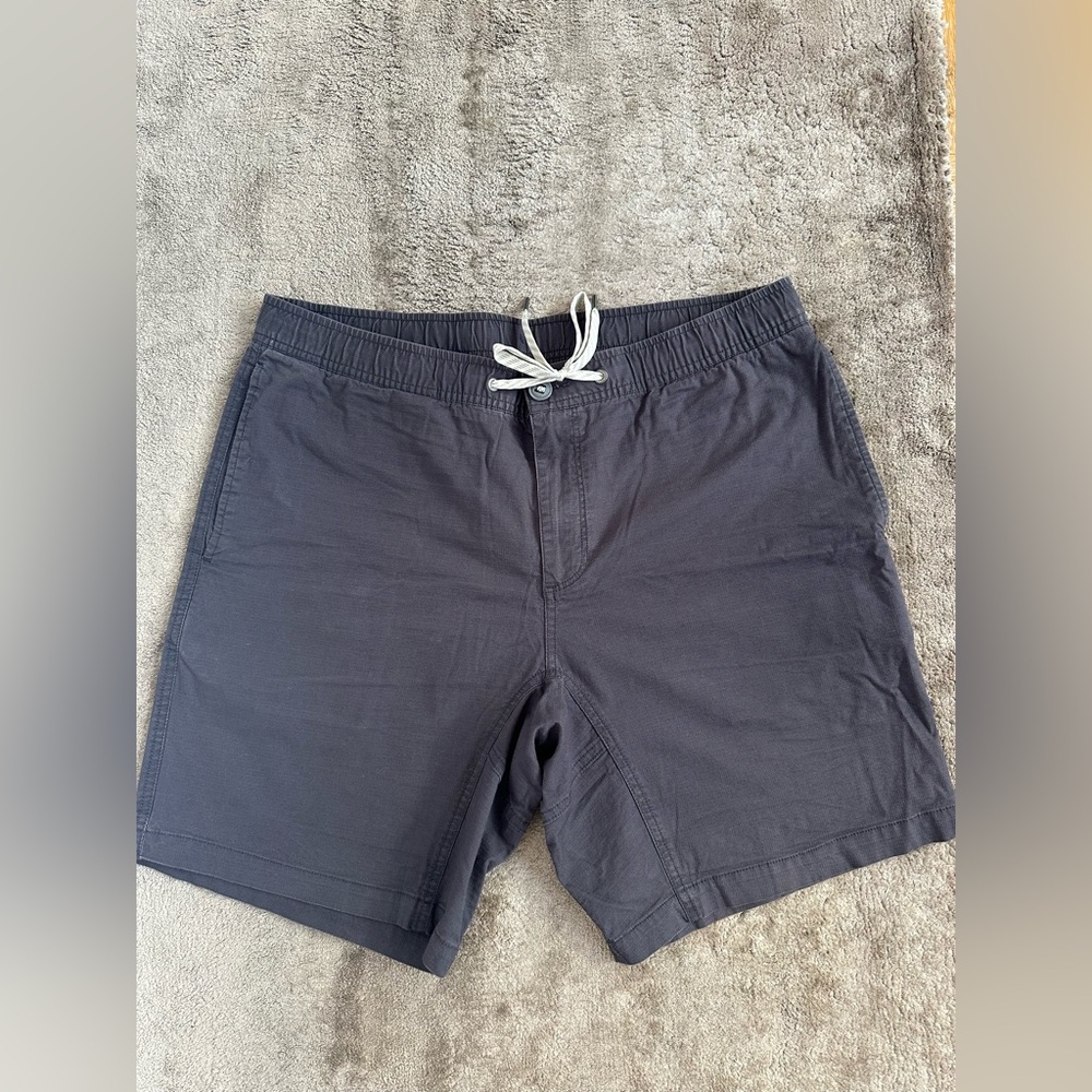 Vuori Charcoal Gray Men's Shorts. Size XL